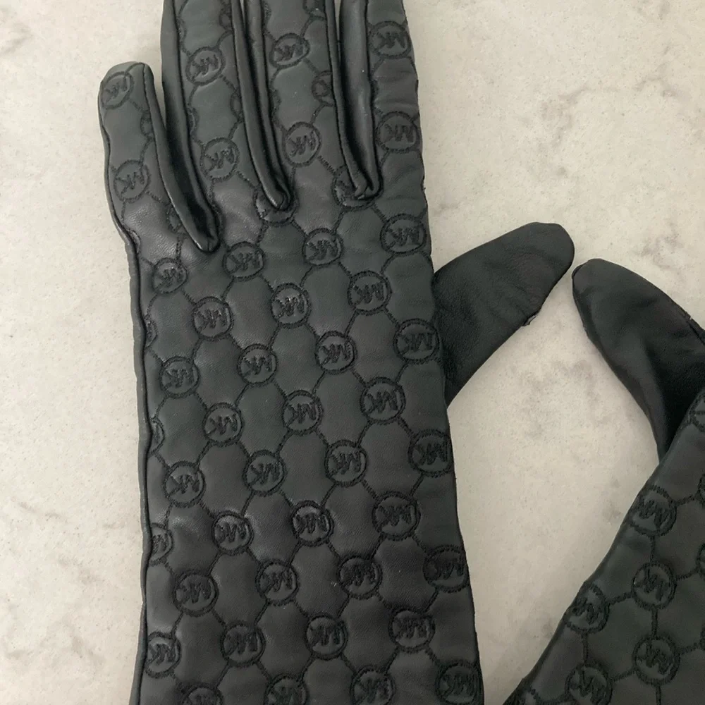 Michael Kors Gloves - Picture 2 of 9